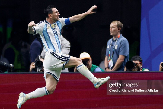 Messi rực sáng đưa Argentina vào tứ kết World Cup 2026, thiết lập loạt kỷ lục vô tiền khoáng hậu