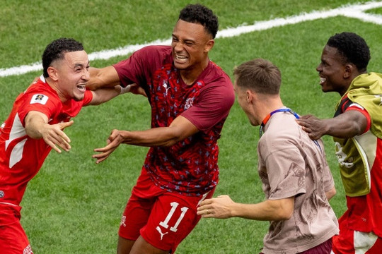 Thụy Sĩ hạ Colombia sau loạt luân lưu: Phá dớp 72 năm và bản lĩnh Gregor Kobel