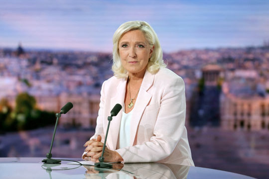 Bà Marine Le Pen và cuộc đua vượt rào cản pháp lý tới Điện Élysée