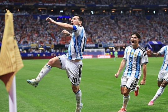 Cuộc đua Quả bóng vàng đảo chiều: Messi tăng vọt 966%, Mbappe áp sát Harry Kane