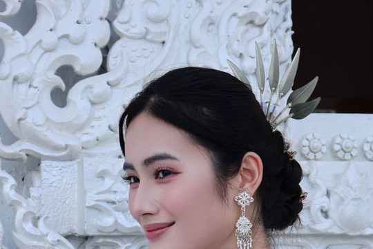 Hoa hậu Ý Nhi gây ấn tượng với tạo hình thiếu nữ Thái Lan tại xứ sở Chùa Vàng