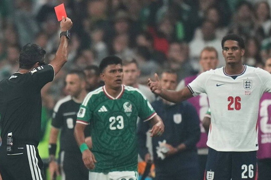 World Cup 2026: FIFA treo giò Jarell Quansah 2 trận, tuyển Anh nhận 'gáo nước lạnh' trước tứ kết