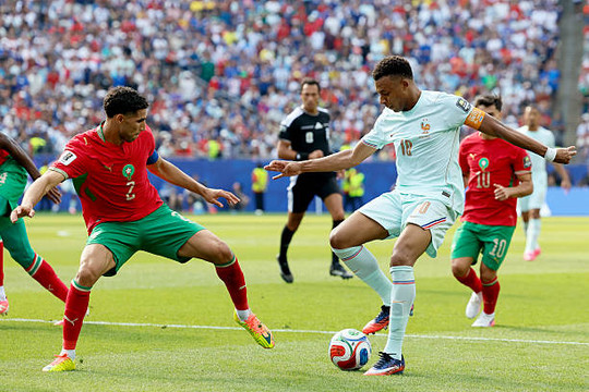 Pháp 2-0 Morocco: Kylian Mbappe chuộc lỗi rực sáng đưa Les Bleus vào bán kết World Cup