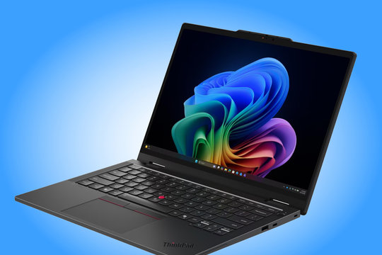 Cận cảnh ThinkPad T14s 2-in-1 Gen 2: Chip Intel Panther Lake mạnh mẽ và RAM 64GB