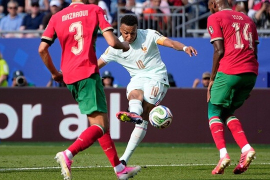 Mbappe tỏa sáng đưa Pháp vào bán kết, nối dài cuộc đua vĩ đại với Messi