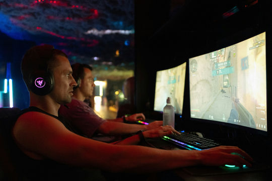 Tần số quét 480Hz trên màn hình OLED: Tăng 38% độ chính xác cho game thủ FPS