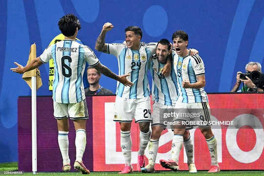 Argentina hạ Thụy Sĩ vào bán kết World Cup: Messi nhường sân khấu cho Julian Alvarez
