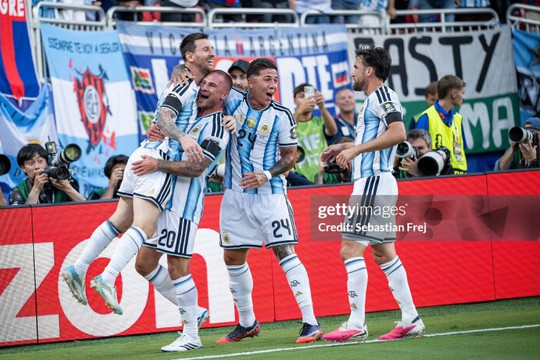 Messi lập kỷ lục kiến tạo vô tiền khoáng hậu, Argentina hạ Thụy Sĩ 3-1 để vào bán kết World Cup