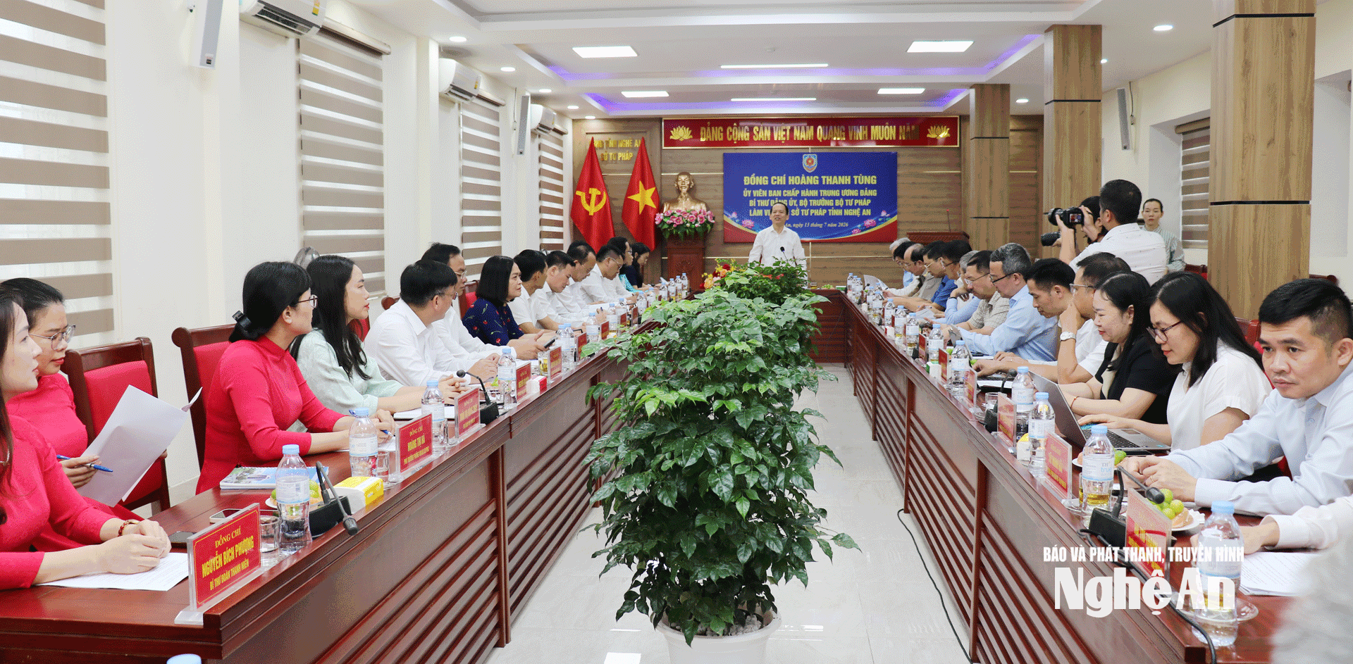 Bộ trưởng Bộ Tư pháp làm việc với Sở Tư pháp Nghệ An