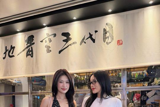 Kỳ Duyên tặng Đoàn Thiên Ân dây chuyền đá khổng tước 105 triệu đồng