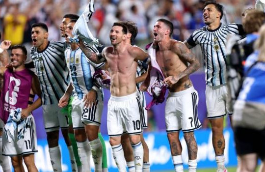 Argentina hạ Thụy Sĩ 3-1: Sự tĩnh lặng đầy sát thương của Lionel Messi tuổi 39