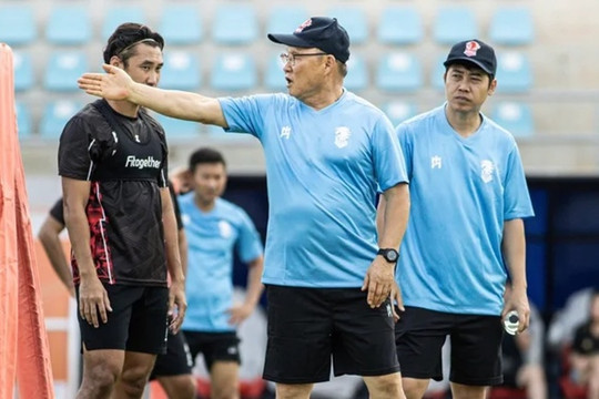 Hậu World Cup 2026: Ông Park Hang-seo tới Thái Lan, Malaysia rúng động vì bê bối nhập tịch