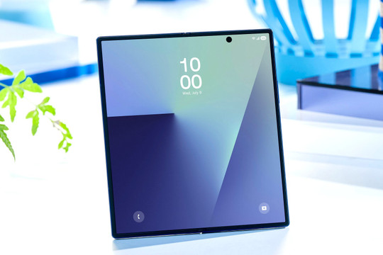 Lộ diện Samsung Galaxy Z Fold 8 Ultra: Công nghệ màn hình gập gần như không nếp nhăn