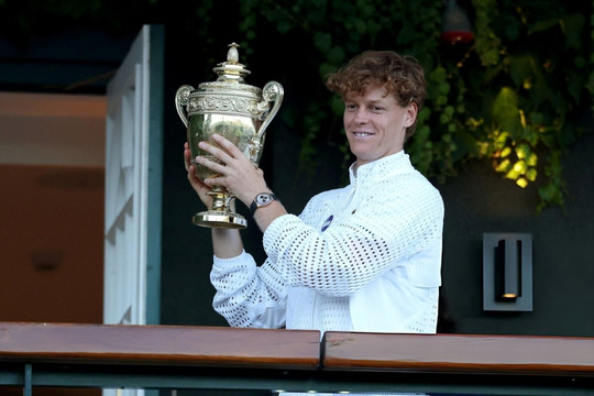 Jannik Sinner bảo vệ thành công ngôi vương Wimbledon 2026 và cột mốc tiền thưởng lịch sử