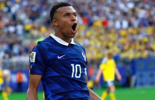 Kylian Mbappe: Khi những con số thách thức di sản vĩ đại của Zidane và Platini