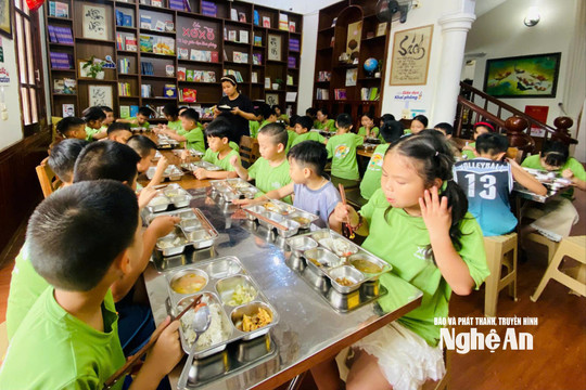 Những người 'thiết kế' mùa Hè cho trẻ