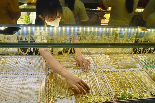 Giá vàng sáng 16/7/2026: Giá vàng SJC, nhẫn 9999 và giá vàng thế giới thứ Năm