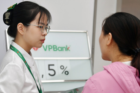 Lãi suất ngân hàng 15/7: 15 nhà băng niêm yết kịch trần 4,75% kỳ hạn 1 tháng