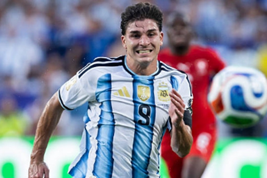 Arsenal dùng Gyokeres đổi Julian Alvarez, Liverpool chặn đứng tham vọng của Inter Milan