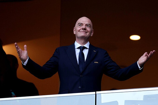 Chủ tịch FIFA Gianni Infantino bị đề nghị điều tra vì nghi vấn xóa thẻ đỏ tại World Cup