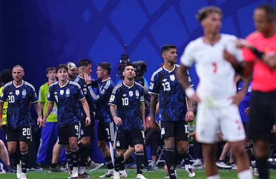 Argentina ngược dòng hạ Anh 2-1: Bản lĩnh nhà vua và kỷ lục vĩnh cửu của Messi