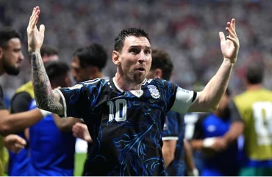 Argentina ngược dòng hạ Anh 2-1: Messi và Lautaro Martinez đưa Albiceleste vào chung kết World Cup 2026