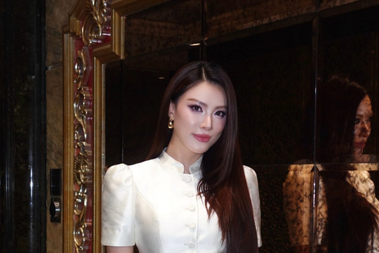 Á hậu Kim Duyên khoe thần thái quý cô sang trọng trong thiết kế trắng tối giản