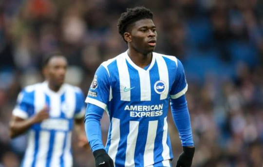 Tại sao Carlos Baleba là canh bạc 'đắt xắt ra miếng' cho hàng tiền vệ Man Utd?