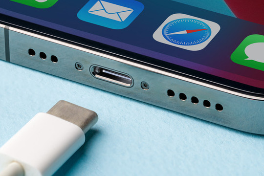 4 thói quen cần tránh khi sạc iPhone