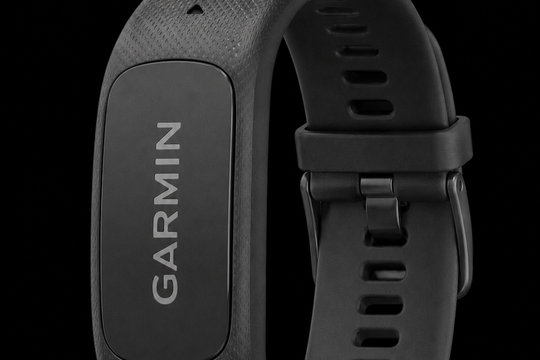 Garmin CIRQA lộ diện: Vòng đeo sức khỏe không màn hình thách thức ngôi vương của Whoop