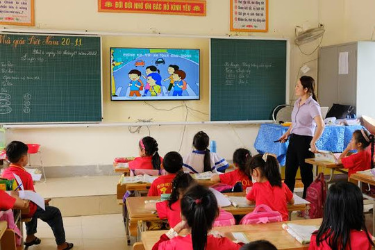Cho phép cơ sở Giáo dục ký hợp đồng toàn thời gian với nhà giáo nghỉ hưu