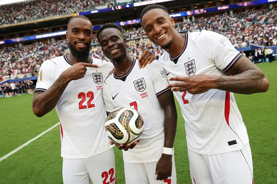 Thomas Tuchel giải thích lý do cất Bukayo Saka dù lập hat-trick tại World Cup 2026
