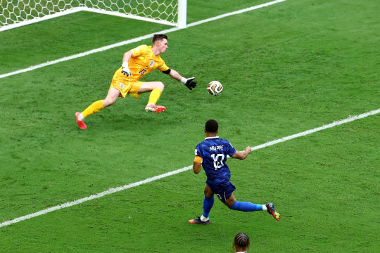 Tuyển Anh thắng Pháp 6-4 trong trận tranh hạng ba điên rồ nhất lịch sử World Cup