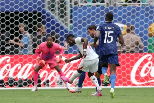 Tuyển Anh dẫn Pháp 4-0 sau hiệp một: Khi trận tranh hạng ba World Cup hóa show diễn từ thiện