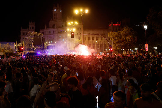 Biển người tại Madrid ăn mừng chức vô địch World Cup 2026 của tuyển Tây Ban Nha