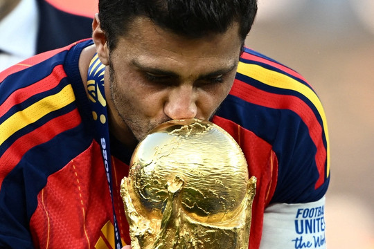 Rodri giành Quả bóng vàng World Cup 2026 sau ngôi vương của Tây Ban Nha