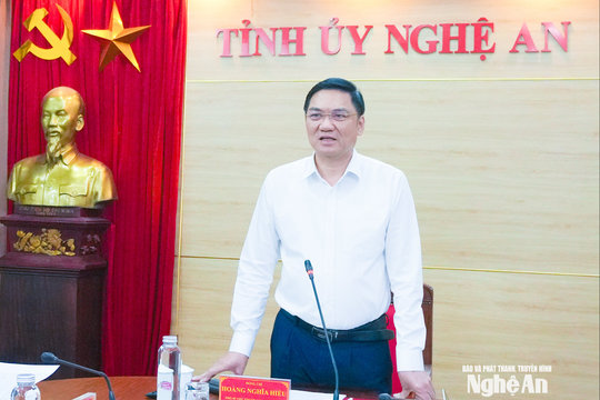 Đồng chí Hoàng Nghĩa Hiếu yêu cầu tiếp tục nâng cao chất lượng tham mưu, đẩy mạnh chuyển đổi số trong các cơ quan Đảng