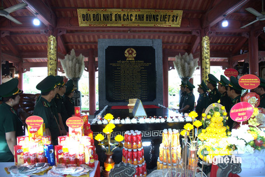 Bộ đội Biên phòng tỉnh Nghệ An dâng hoa, dâng hương tri ân các Anh hùng liệt sĩ