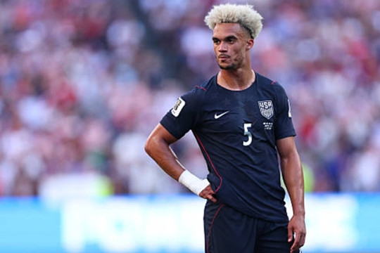 Manchester United săn đón Antonee Robinson: Lời giải 35 triệu bảng cho nỗi lo cánh trái