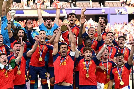 World Cup 2026 và di sản mâu thuẫn: Khi bóng đá thuần túy gồng mình trước cơn lốc thương mại