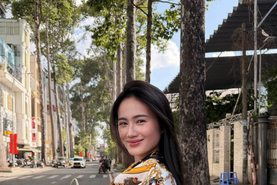 Hoa hậu Ý Nhi gây ấn tượng mạnh với nhan sắc rạng rỡ và phong cách dạo phố thanh lịch