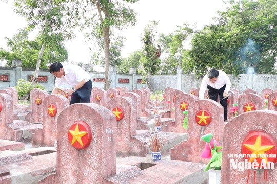 Ban Nội chính Tỉnh ủy dâng hoa, dâng hương tri ân các Anh hùng liệt sĩ tại Nghĩa trang Liệt sĩ Nghi Lộc