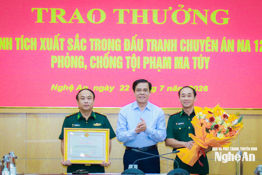 Chủ tịch UBND tỉnh Nghệ An tặng Bằng khen, thưởng nóng lực lượng Biên phòng phá chuyên án ma túy