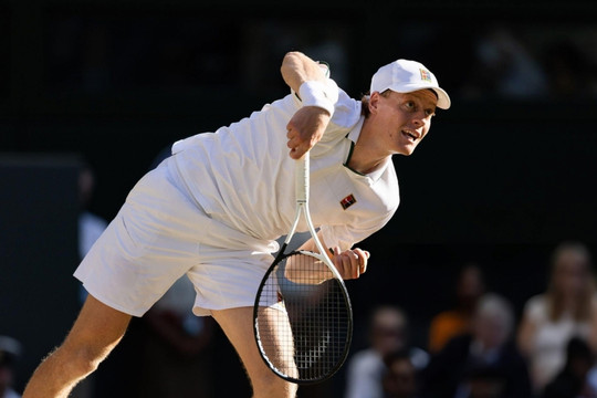 Nghịch lý Jannik Sinner: Đứng thứ 35 về tỷ lệ giao bóng nhưng vẫn thống trị ATP Tour