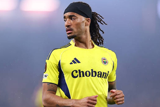 Archie Brown: Lời giải cho bài toán kế thừa Luke Shaw tại Manchester United