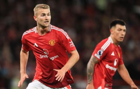 Manchester United và cơn đau đầu hàng thủ: Khi tài năng không đi đôi với sự bền bỉ