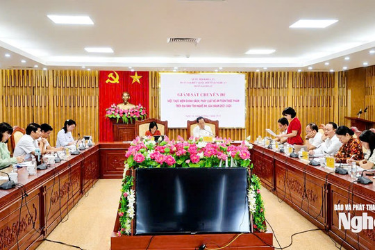Đoàn Đại biểu Quốc hội tỉnh Nghệ An giám sát công tác quản lý an toàn thực phẩm