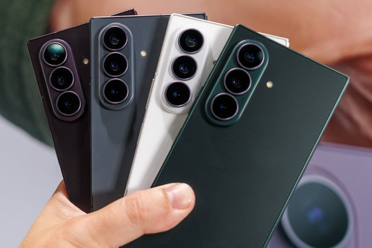 Galaxy Z Fold9 Ultra rò rỉ cấu hình camera 200MP HP6 và ống kính tiềm vọng zoom 5x
