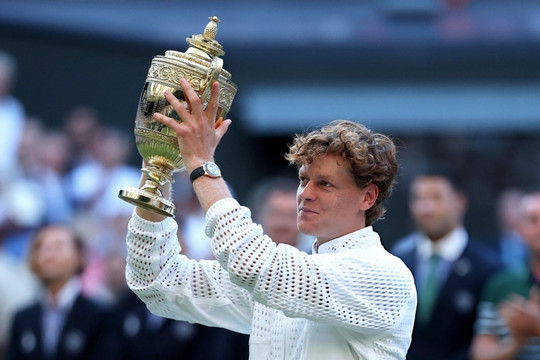 Jannik Sinner bảo vệ ngôi vương Wimbledon 2026 nhưng mất gần nửa tiền thưởng vì thuế
