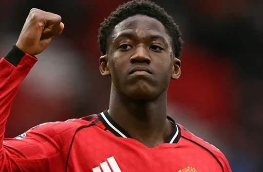 Man Utd cải tổ tuyến giữa: Kobbie Mainoo bất khả xâm phạm, tân binh phải tranh suất đá cặp